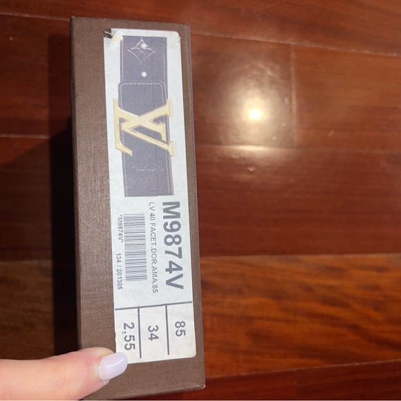 Louis Vuitton Patent Leather Burgundy Belt. - Picture 8 of 8